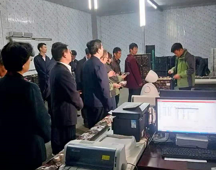 河南省省長陳潤兒到信念集團(tuán)香菇基地調(diào)研扶貧攻堅(jiān)工作